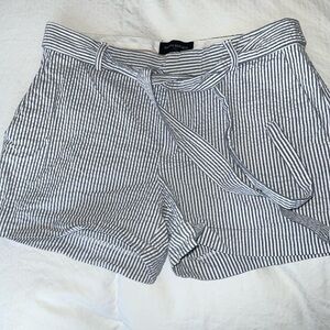 Banana Republic tie front shorts